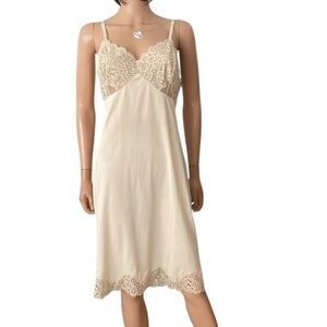 Vintage Wonder Maid 50’s 60’s Lace Trim Chemise